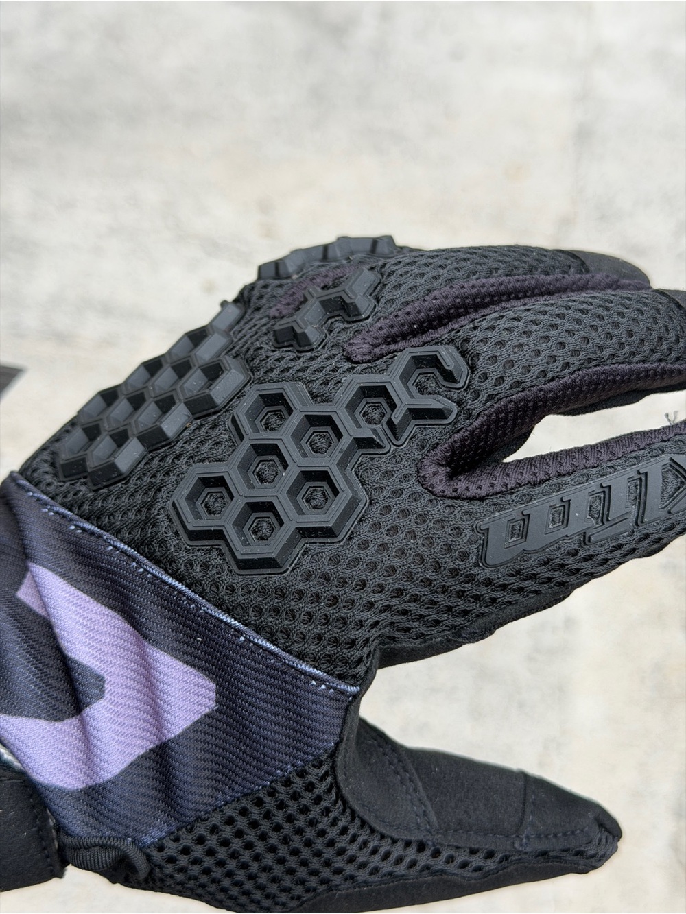 Gloves - Picture 8 of 12